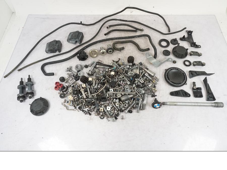 Framsidan på Skruv / Mutter etc från en BMW K 1600 GTL -2015 motorcykel.