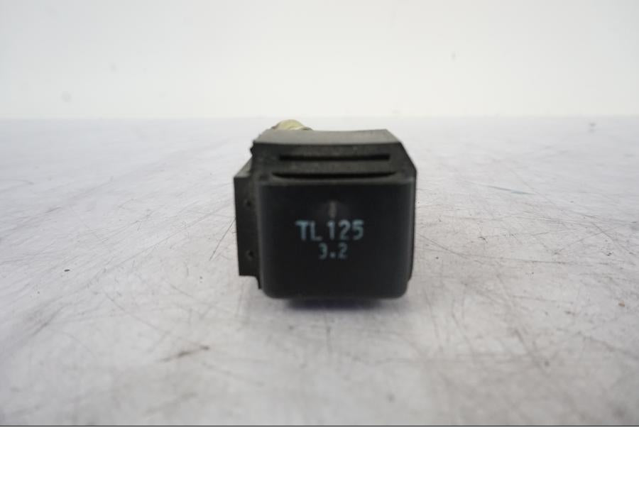 Vänster sida på Bensinpumpsrelä från en Kawasaki VN 1500 -2003 motorcykel.