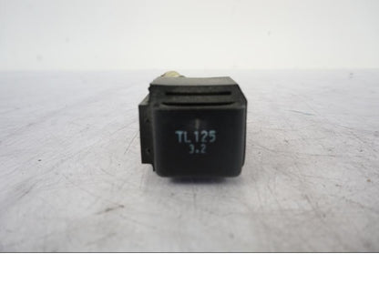 Vänster sida på Bensinpumpsrelä från en Kawasaki VN 1500 -2003 motorcykel.