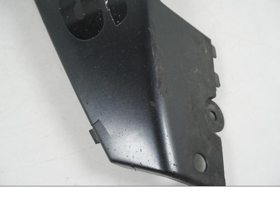 Snett nerifrån på Magkåpa från en Suzuki GSX-R 1000 -2007 motorcykel.