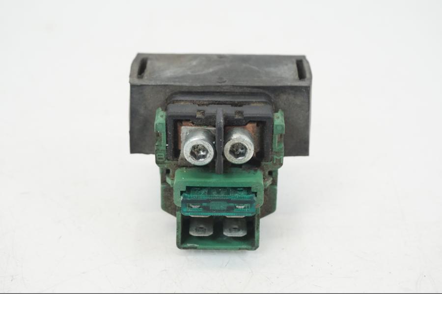 Baksidan på Startrelä från en Honda CB 750 -2002 motorcykel.