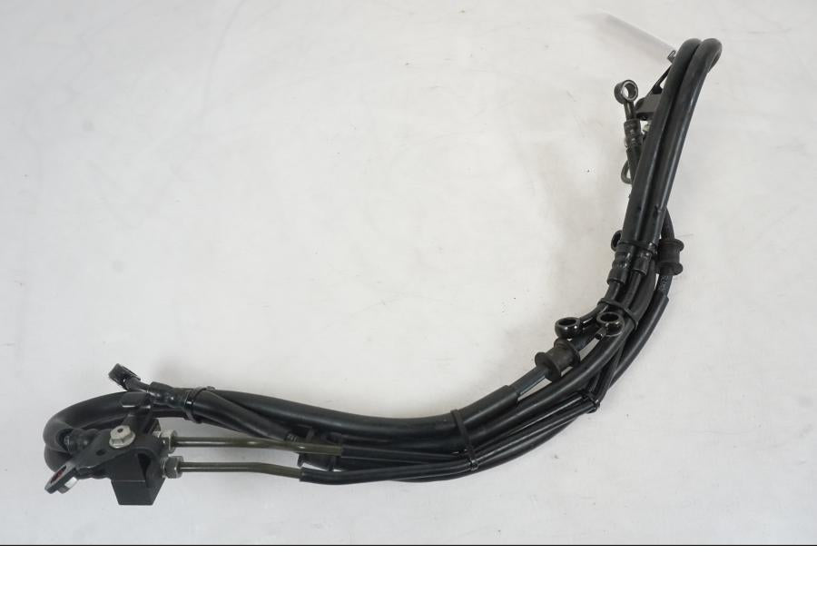 Snett uppifrån på Bromsledning från en Yamaha MT-09 -2019 motorcykel.
