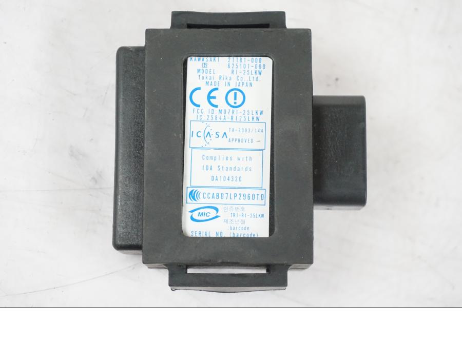 Vänster sida på Relä från en Kawasaki ZX-6R -2011 motorcykel.