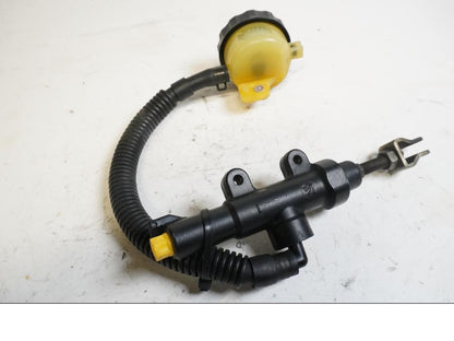 Framsidan på Bromshuvudcylinder från en Buell XB 12 -2006 motorcykel.