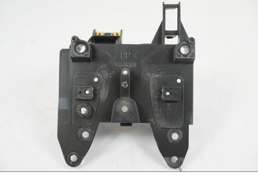 Extrabild5 på Batterihållare från en Yamaha YZF 1000 R1 -2007 motorcykel.