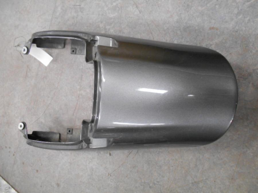 Vänster sida på Bakvinge från en Suzuki GSX 750 -2002 motorcykel.