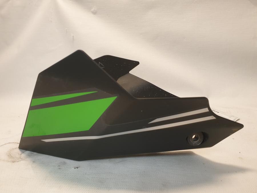Höger sida på Magkåpa från en Kawasaki Z 125 -2019 motorcykel.