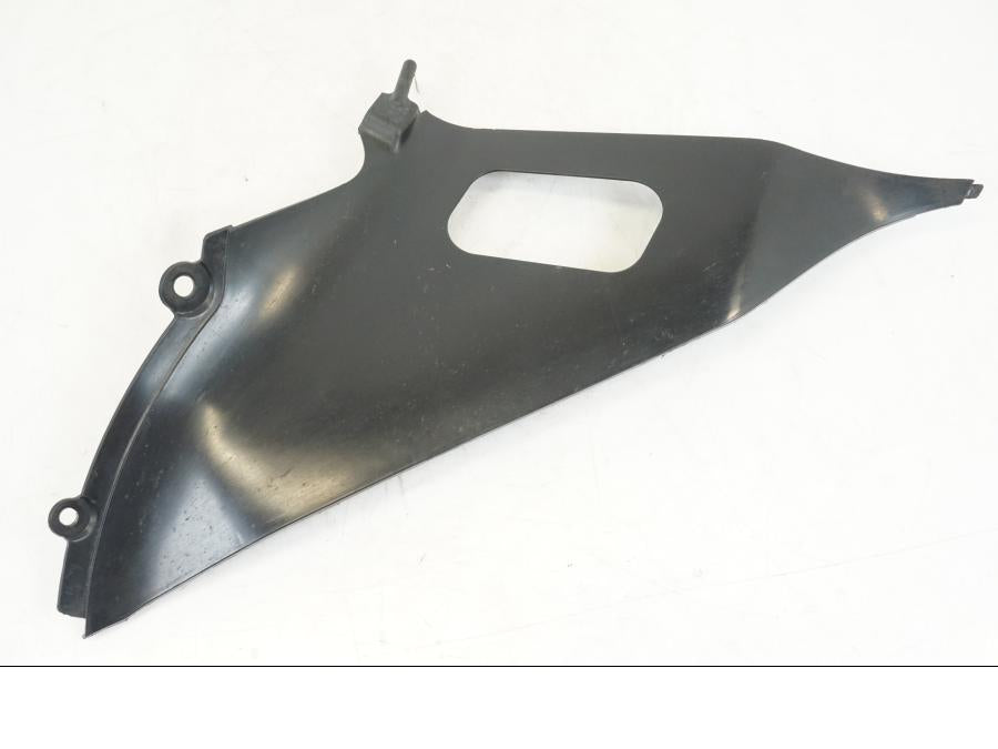 Framsidan på Sidkåpa från en Suzuki GSX-R 750 -2008 motorcykel.