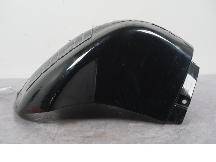 Snett nerifrån på Bensintankskåpa från en Buell 1125 R -2008 motorcykel.