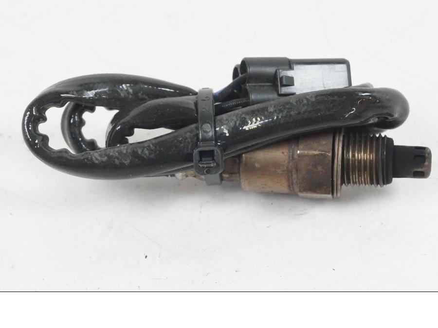 Vänster sida på Lambdasond från en Yamaha MT-07 -2019 motorcykel.