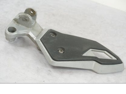 Snett uppifrån på Fotpinnefäste från en Triumph Tiger Explorer -2013 motorcykel.