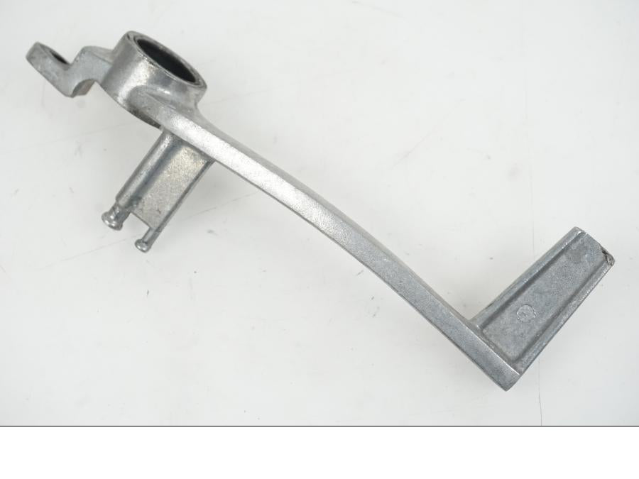 Vänster sida på Bromspedal från en Suzuki GSX-R 750 -2009 motorcykel.