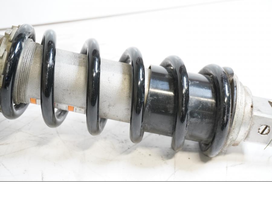 Höger sida på Stötdämpare från en Suzuki GSX-R 750 -2000 motorcykel.