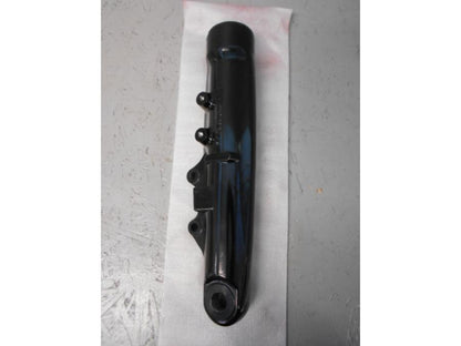 Baksidan på Gaffelben från en H-D Softail Breakout FXSB -2015 motorcykel.