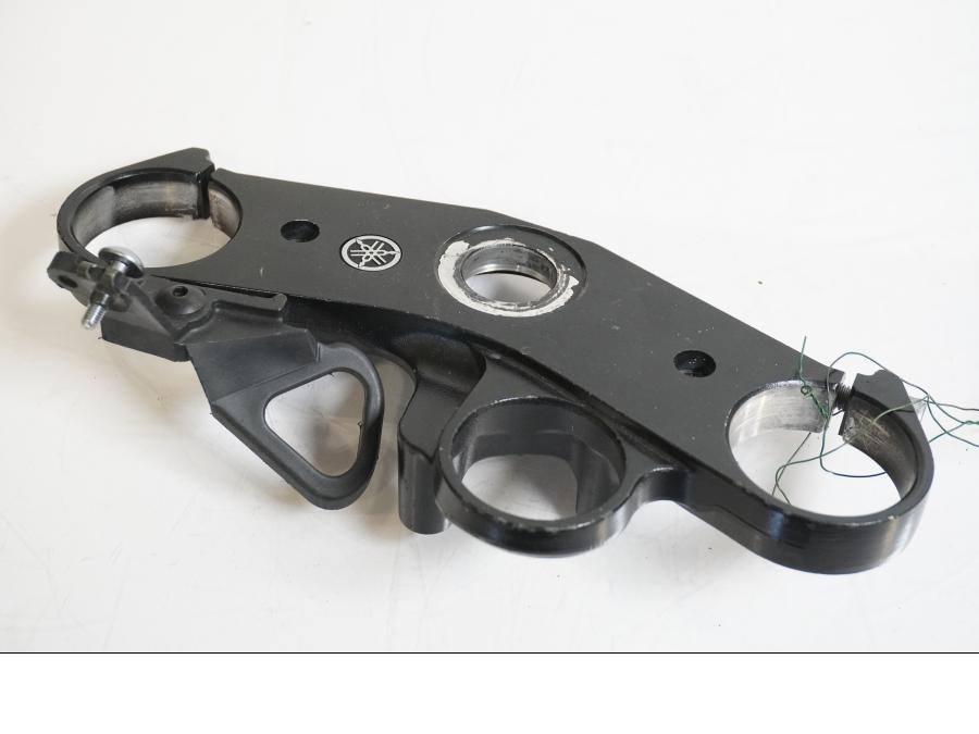Framsidan på Gaffelkrona från en Yamaha YZF 1000 R1 -2004 motorcykel.