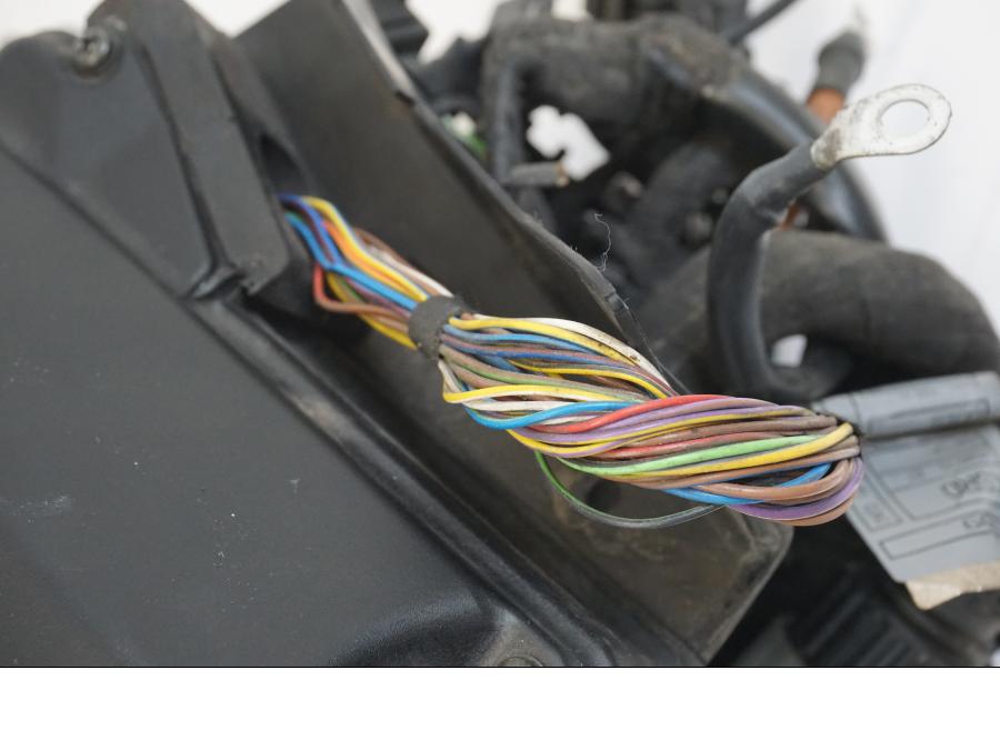 Vänster sida på Kabelstam från en BMW K 1200 LT -2004 motorcykel.