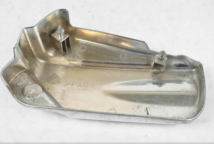 Snett nerifrån på Transmissionskåpa från en Yamaha XVS 1100 -2000 motorcykel.