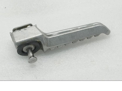 Baksidan på Fotpinne från en Kawasaki Z 400 -2020 motorcykel.