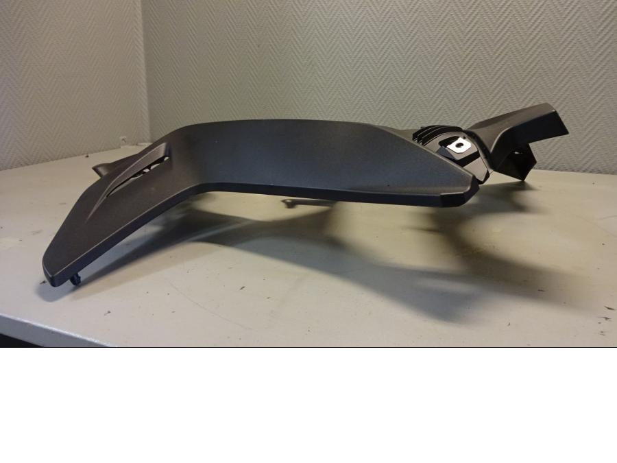 Höger sida på Sidkåpa från en BMW F 800 GT -2015 motorcykel.