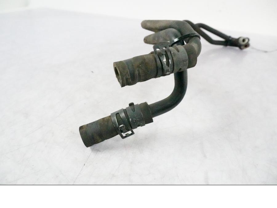 Baksidan på Oljekylrör från en BMW F 800 GS -2009 motorcykel.