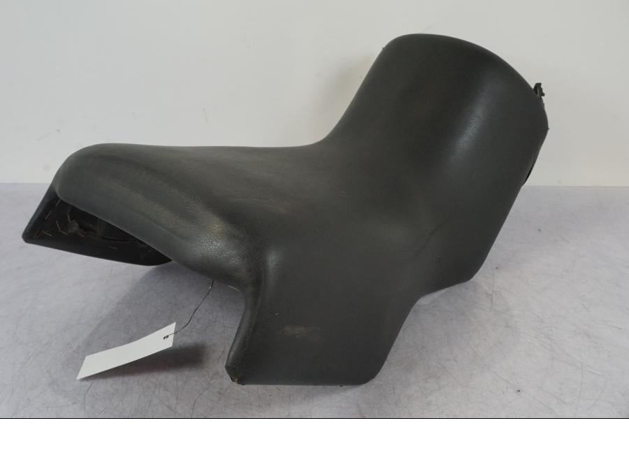 Vänster sida på Sadel från en BMW R 1100 GS -1998 motorcykel.