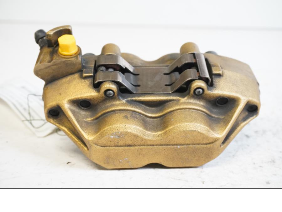 Baksidan på Bromsok från en Honda CBR 900 RR -2000 motorcykel.