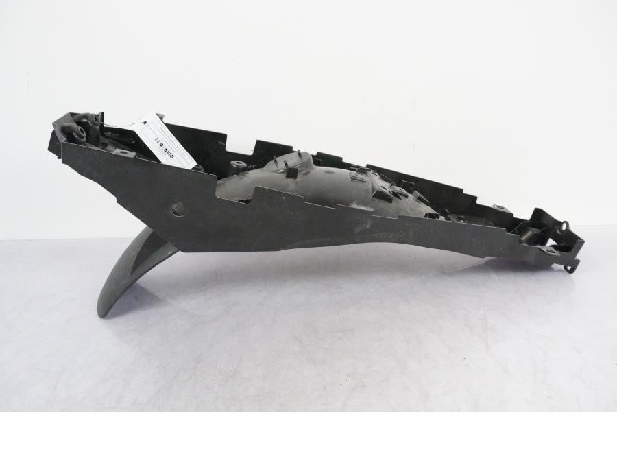 Snett uppifrån på Undertail från en BMW R 1250 GSA -2021 motorcykel.