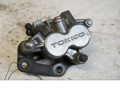 Framsidan på Bromsok från en Kawasaki ZR-7 -2002 motorcykel.