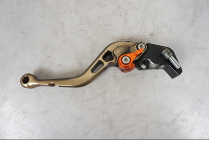 Framsidan på Kopplingsgrepp från en KTM 990 Super Duke -2006 motorcykel.