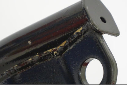 Snett nerifrån på Centralstöd från en Honda VFR 800 -2001 motorcykel.