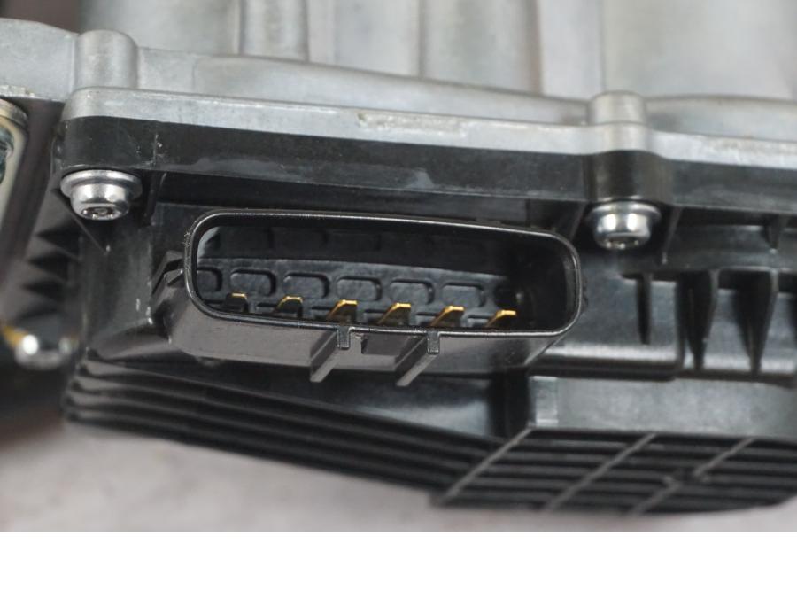 Extrabild4 på Spjällhus från en KTM 1290 Super Duke R -2022 motorcykel.