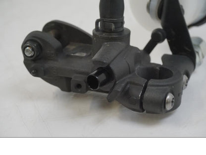 Snett uppifrån på Bromshuvudcylinder från en BMW S 1000 R -2019 motorcykel.