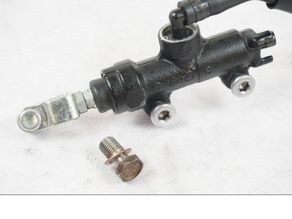 Baksidan på Bromshuvudcylinder från en Kawasaki ZX-6R -2011 motorcykel.