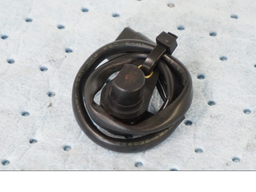 Baksidan på Hastighetsgivare från en Suzuki GSX-R 1000 -2008 motorcykel.