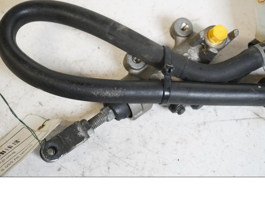 Höger sida på Bromshuvudcylinder från en Suzuki SV 650 -1999 motorcykel.