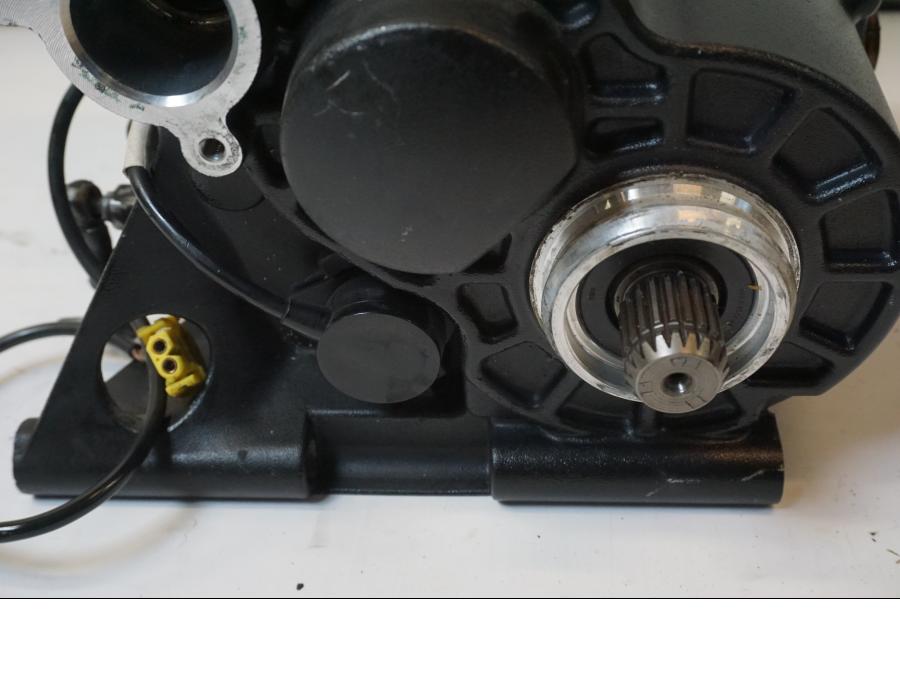 Snett nerifrån på Växellåda från en BMW R 1200 C -2002 motorcykel.