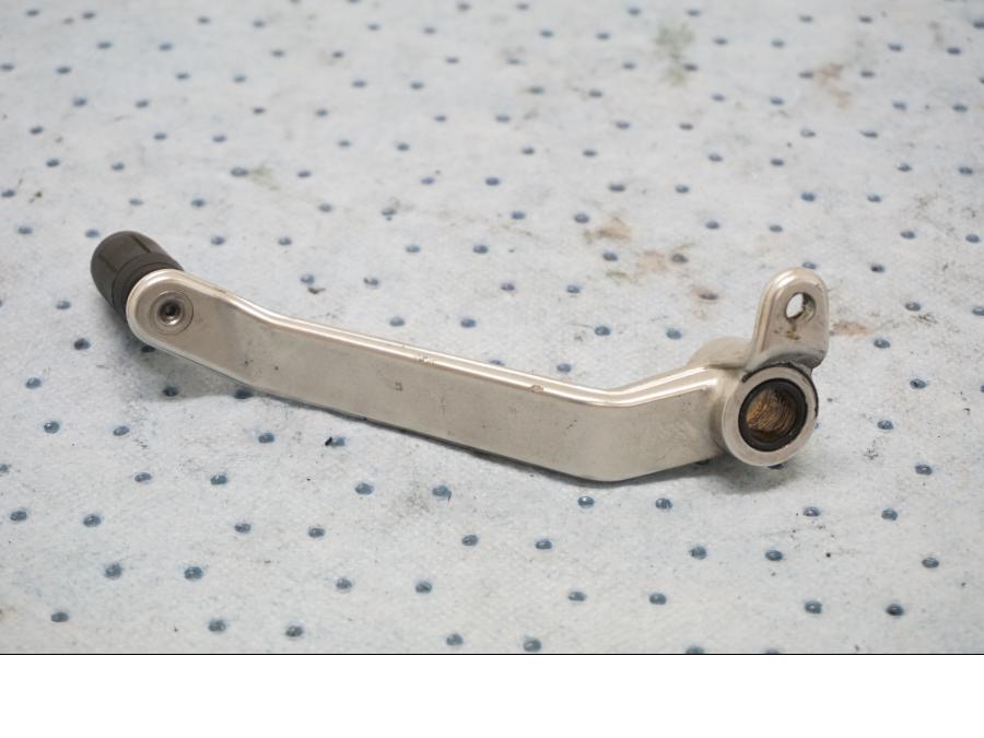 Baksidan på Bromspedal från en MV Agusta F3 675 -2014 motorcykel.