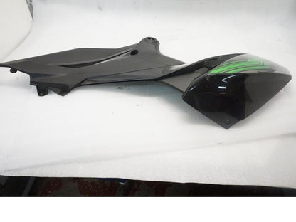 Baksidan på Bensintankskåpa från en Kawasaki Z 400 -2020 motorcykel.