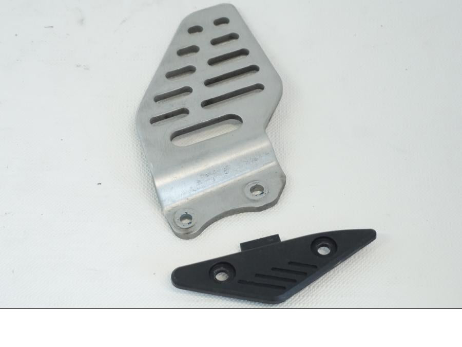 Framsidan på Fotpinnehälskydd från en Yamaha YZF R6 -2006 motorcykel.