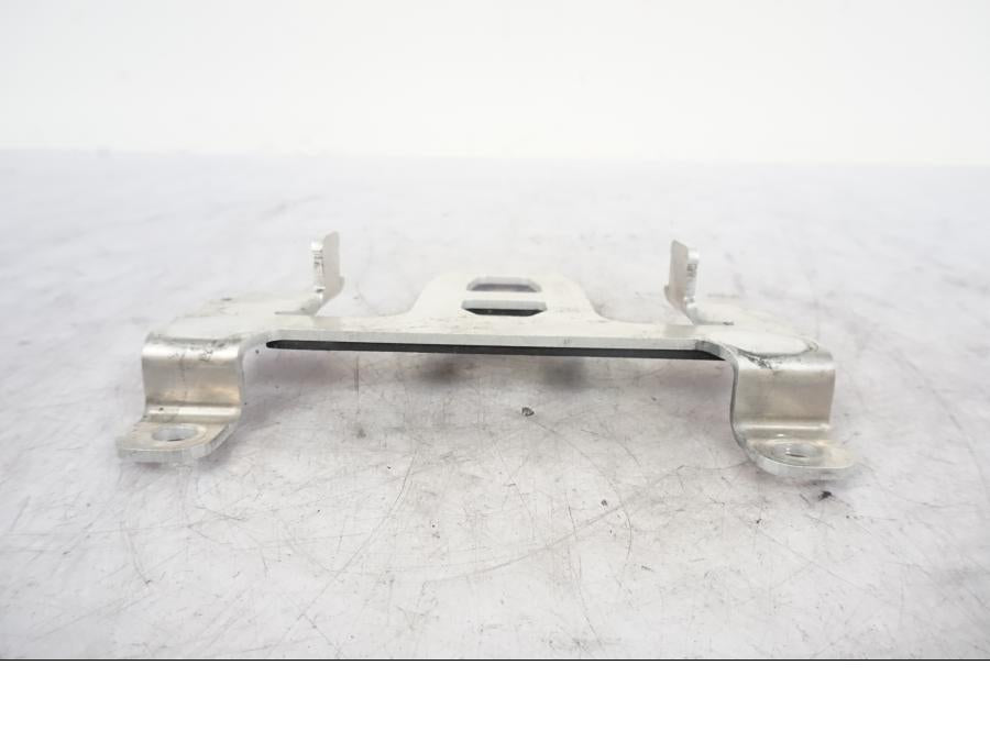 Baksidan på Batterihållare från en KTM 690 SMCR -2016 motorcykel.