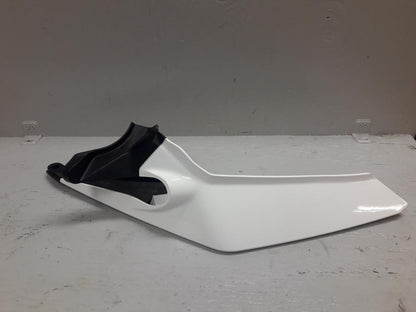 Baksidan på Bakvinge från en KTM 125 Duke -2017 motorcykel.