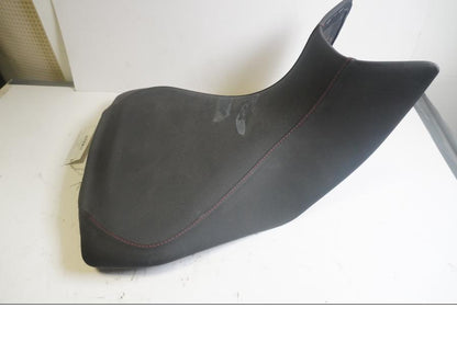 Vänster sida på Sadel från en Ducati Multistrada 1260 -2019 motorcykel.