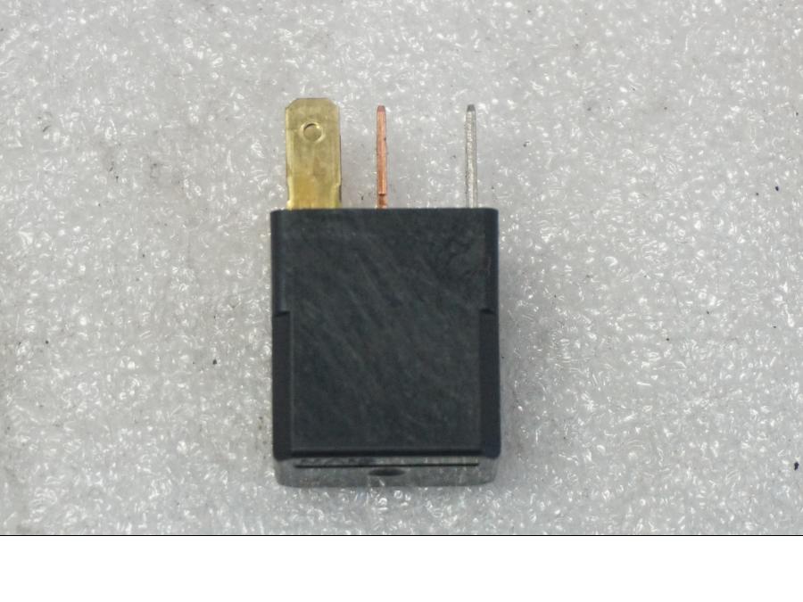 Framsidan på Relä från en Ducati Monster 796 -2013 motorcykel.