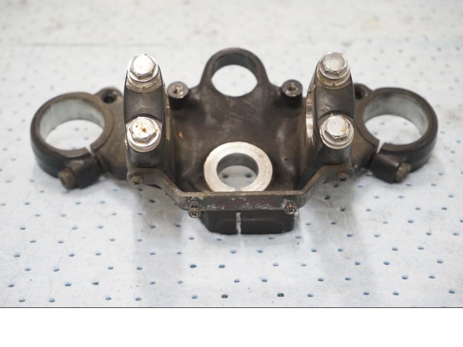 Framsidan på Gaffelkrona från en Honda GL 1200 -1987 motorcykel.