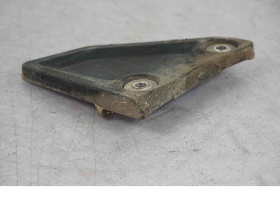 Baksidan på Kedjeskydd från en KTM 1290 Super Adventure R -2018 motorcykel.