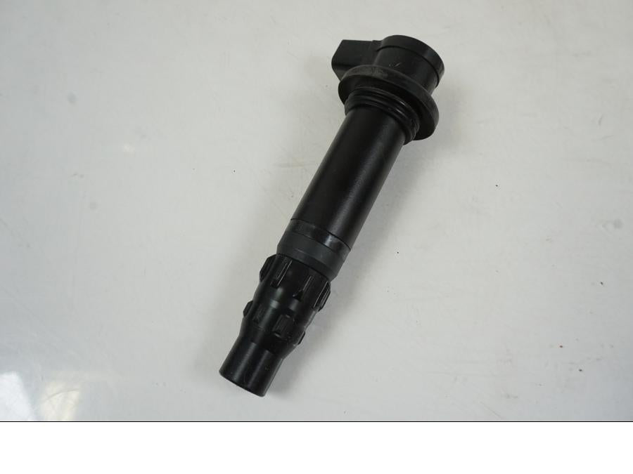 Baksidan på Tändspole från en Yamaha MT-10 -2022 motorcykel.