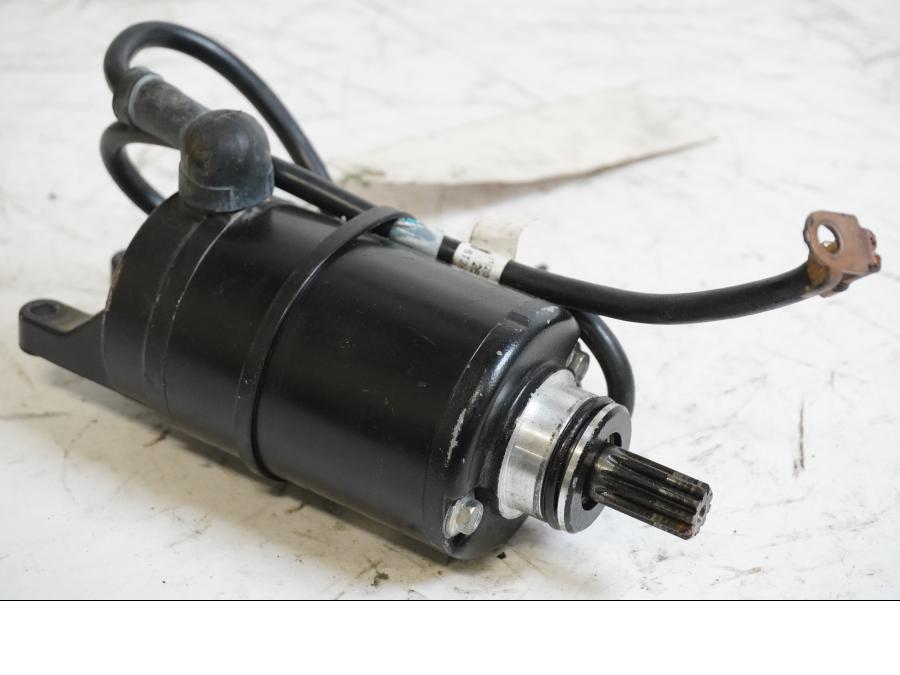 Framsidan på Startmotor från en Triumph Street Triple R -2009 motorcykel.