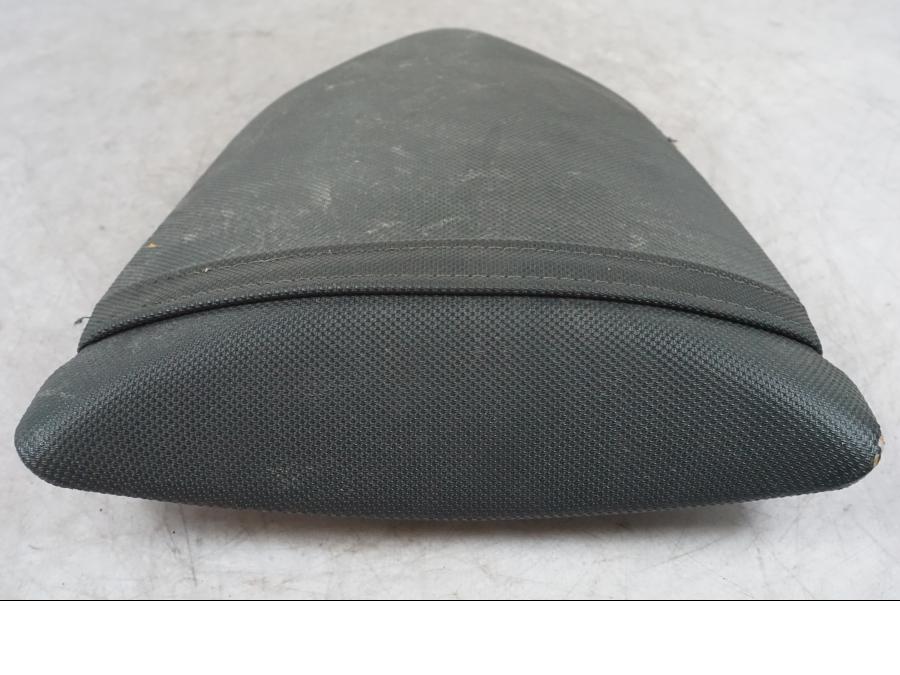 Vänster sida på Sadel från en Kawasaki ZX-6R -2006 motorcykel.