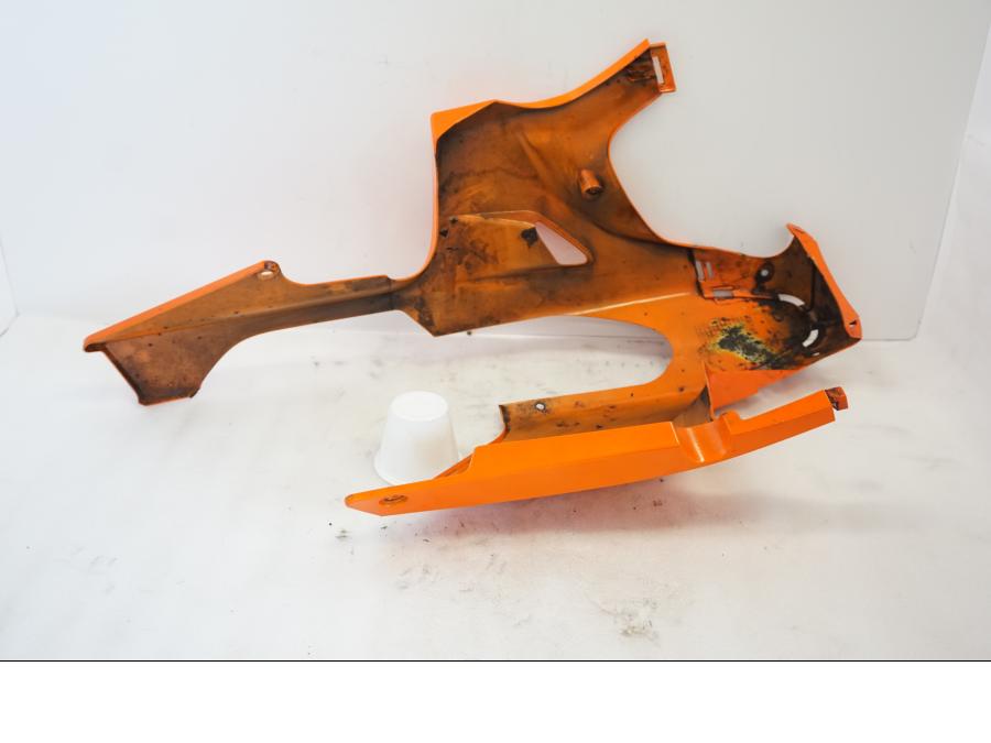 Höger sida på Magkåpa från en Honda CBR 1000 RR -2010 motorcykel.