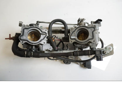 Framsidan på Spjällhus från en Honda XL 1000 V -2008 motorcykel.